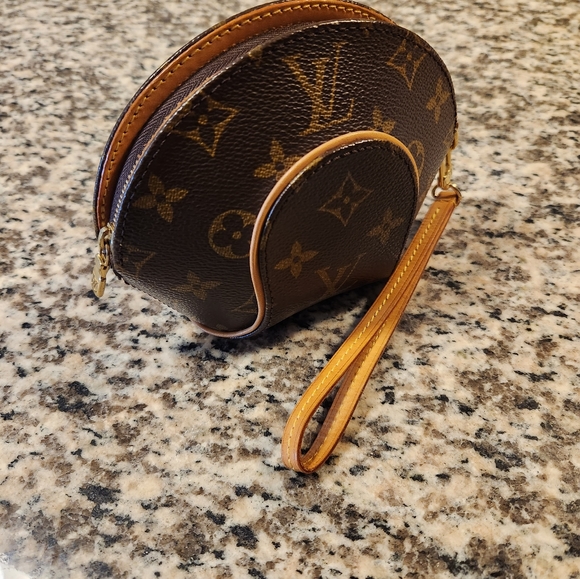 Louis Vuitton Ellipse Clutch - Picture 2 of 7